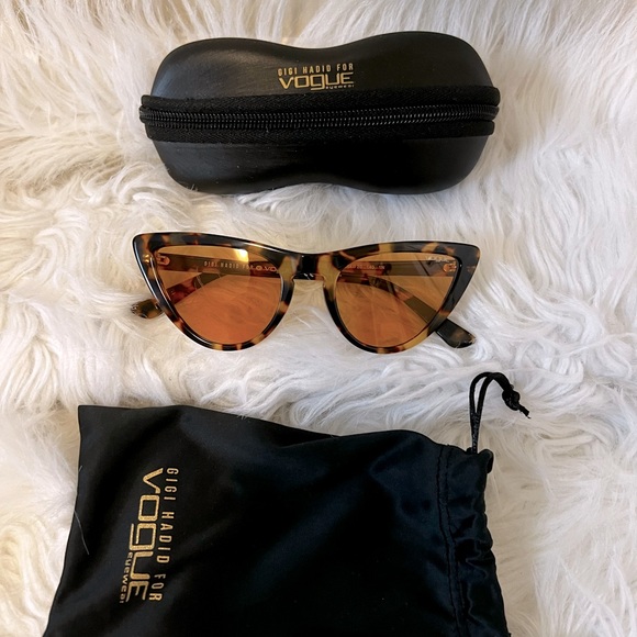 Vogue Sunglasses Gigi Hadid Collaboration - Picture 1 of 2